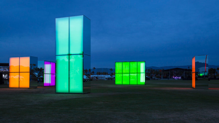 phillip-k-smith-III-mirrors-reflection-field-for-coachella-designboom-04